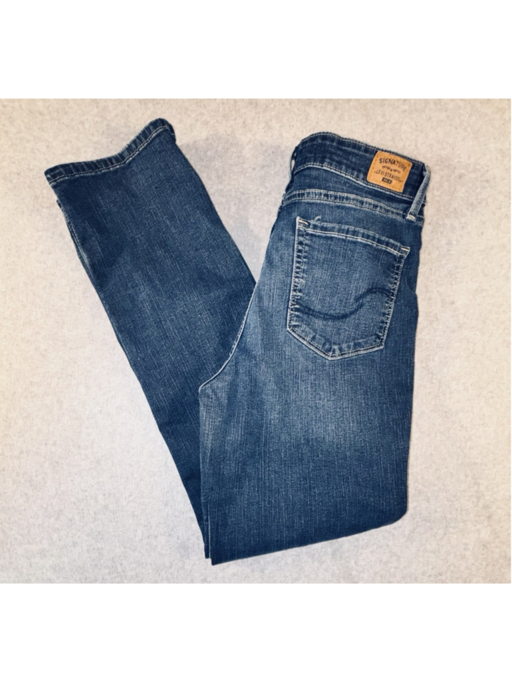 Signature Levi Strauss Gold Totally Shaping Straight Jeans Women’s 6S 28x30